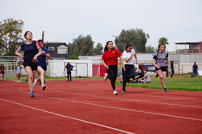 Nuestro colegio presente en jornada de Atletismo 7° Básico a IV Medio de las Olimpiadas BostonEduca