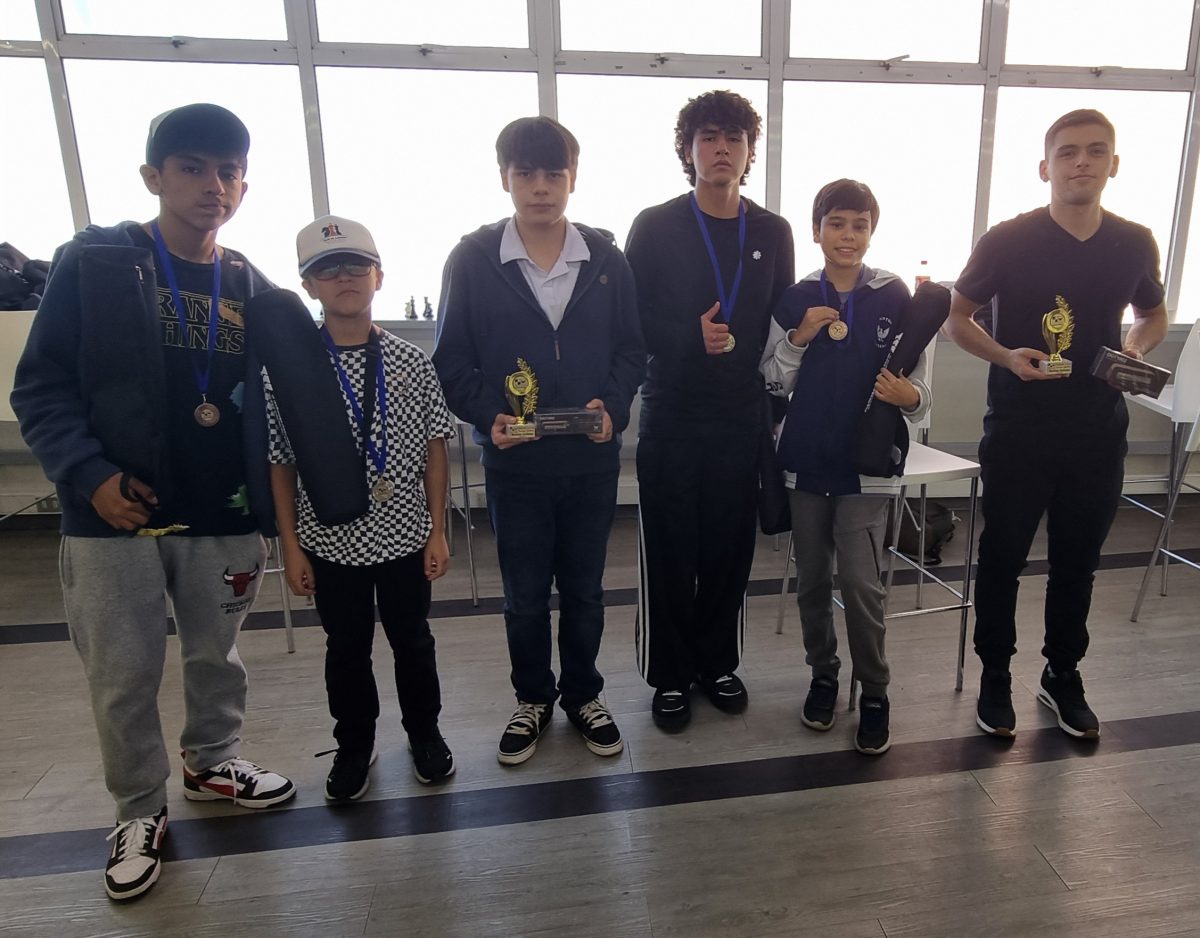 Destacada participación de IOM en VIII Torneo de Ajedrez Boston College en UNAB