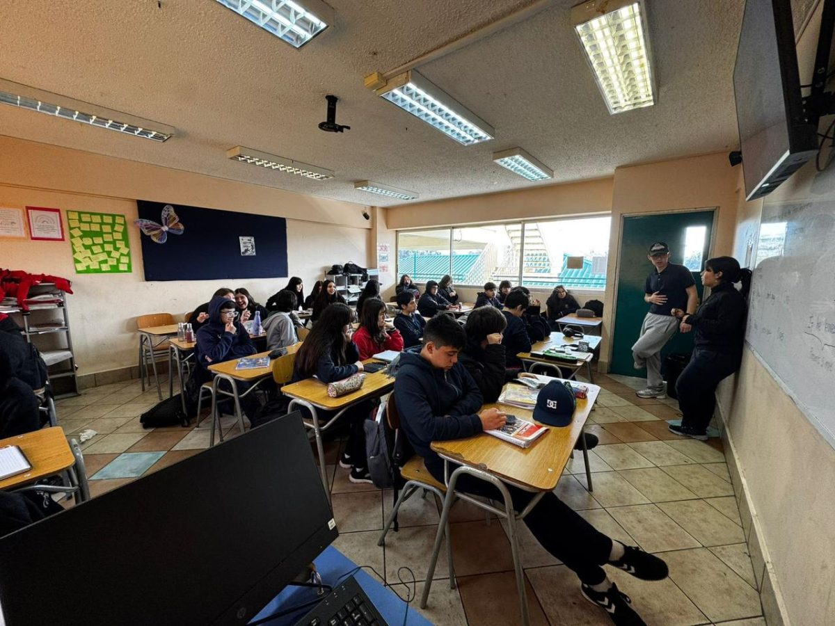 Estudiantes de Cuarto Medio motivan a sus compañeros de Primero Medio