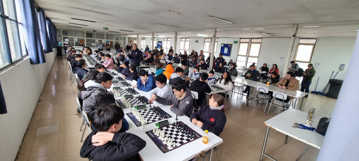 Estudiante IOM conquista el primer lugar en Torneo de Ajedrez Boston College