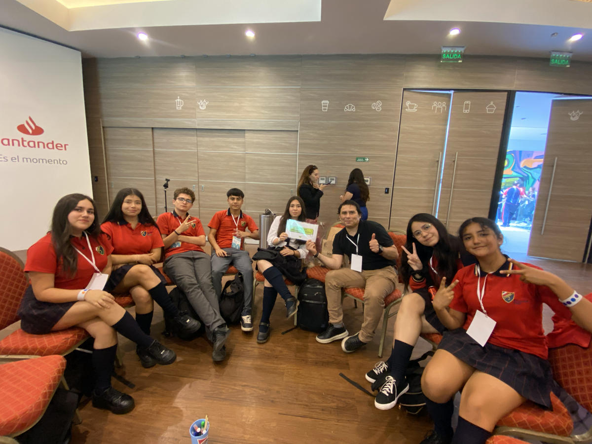 ¡Líderes en acción! Estudiantes se preparan para promover un uso digital responsable