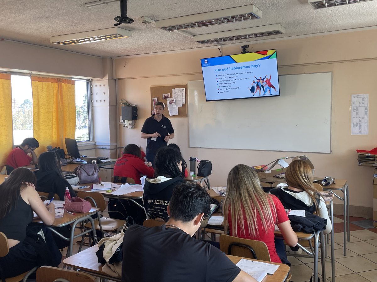 Charla de Acceso a la Educación Superior orienta a estudiantes de 4º medio