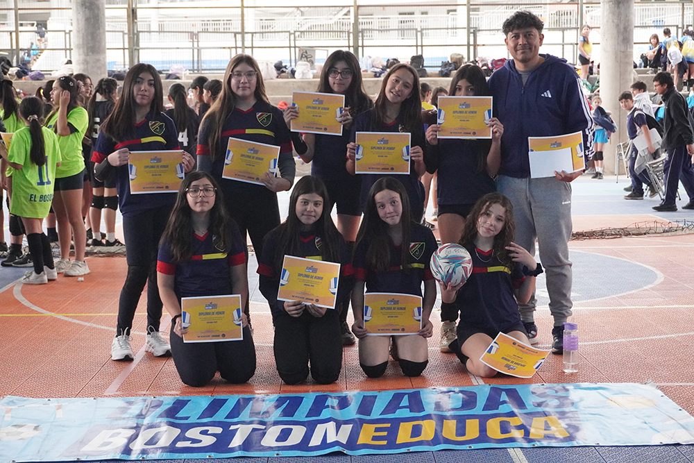 Gran nivel de juego en la fecha de Vóleibol Mini Damas en las Olimpiadas BostonEduca