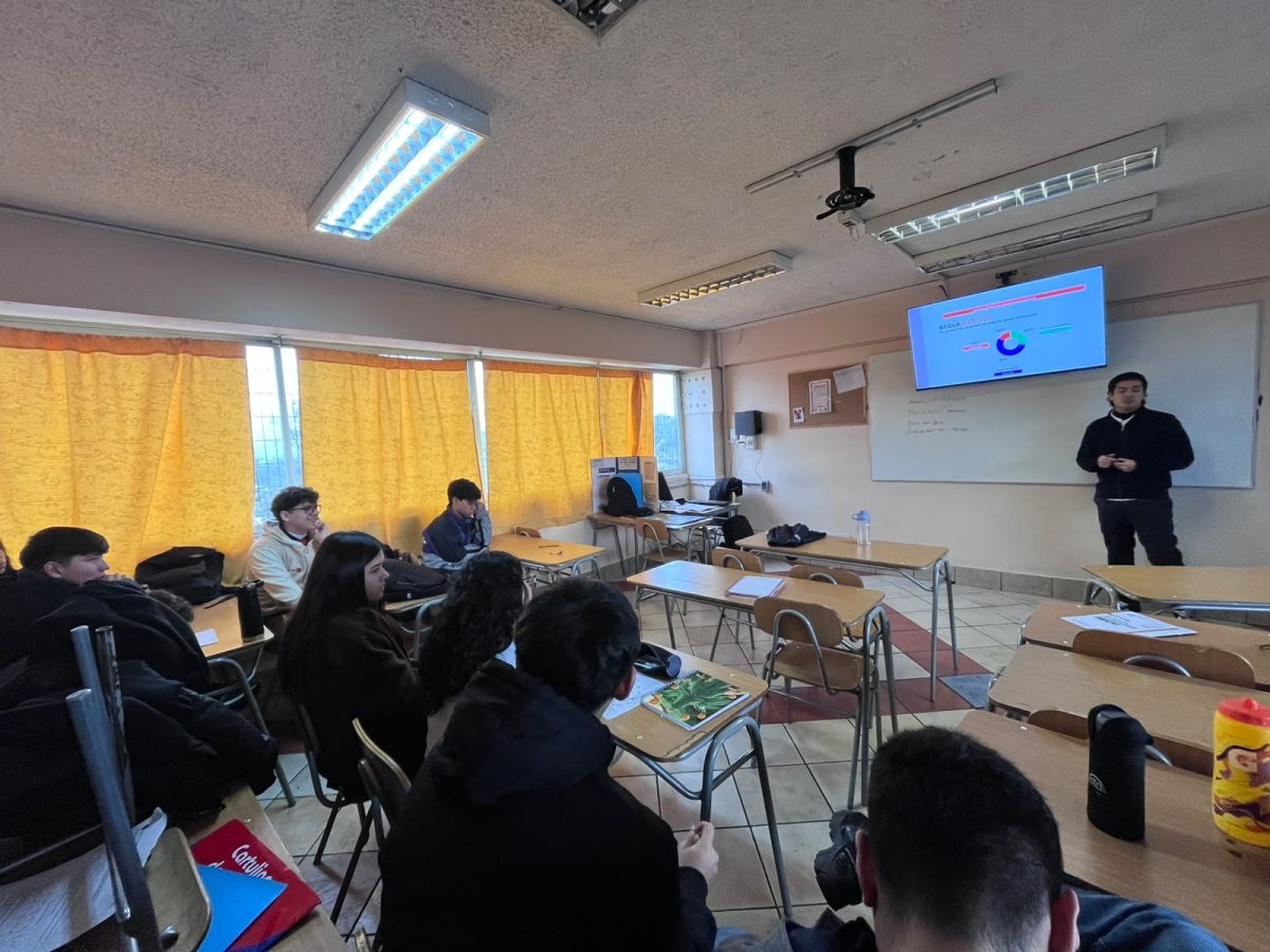 ESTUDIANTES DE IV MEDIO PARTICIPAN EN TALLER DE EDUCACIÓN FINANCIERA
